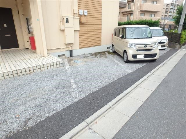チャーリーズマンションⅡ 駐車場