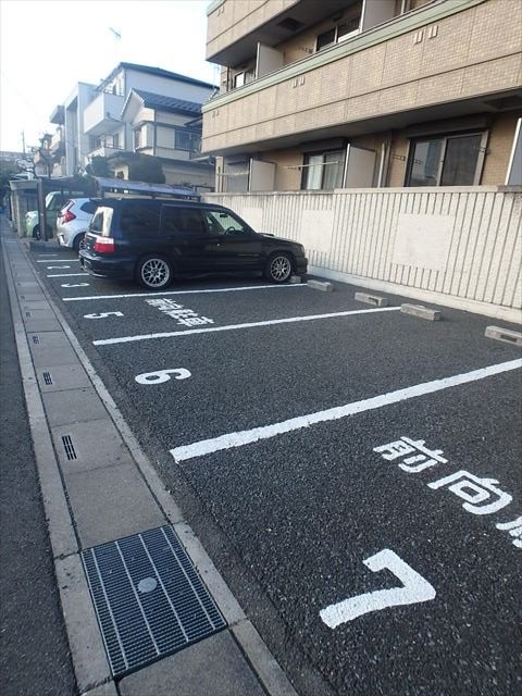 プルミエ 駐車場