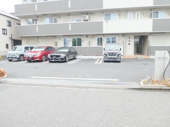 グランドリーフ 駐車場