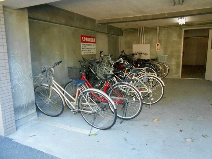 アベニールクニヤ 駐輪場