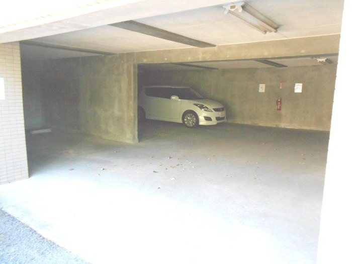 アベニールクニヤ 駐車場